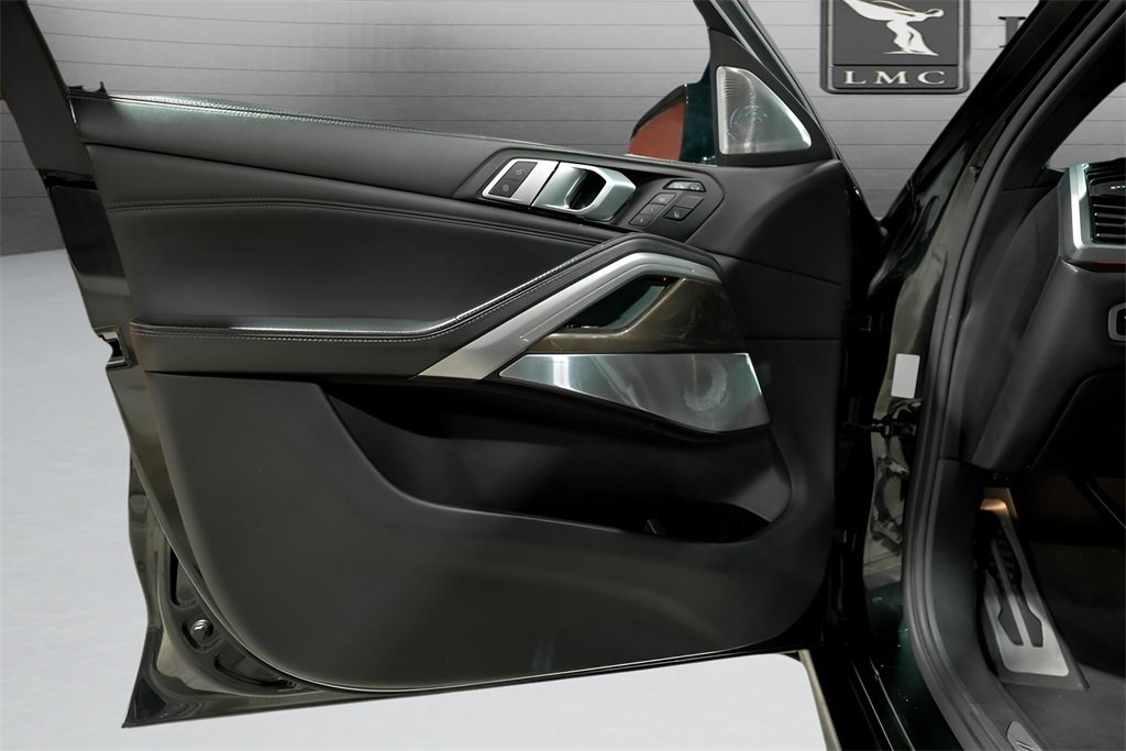 Used 2021 BMW X6 M50i w/ Executive Package image 17