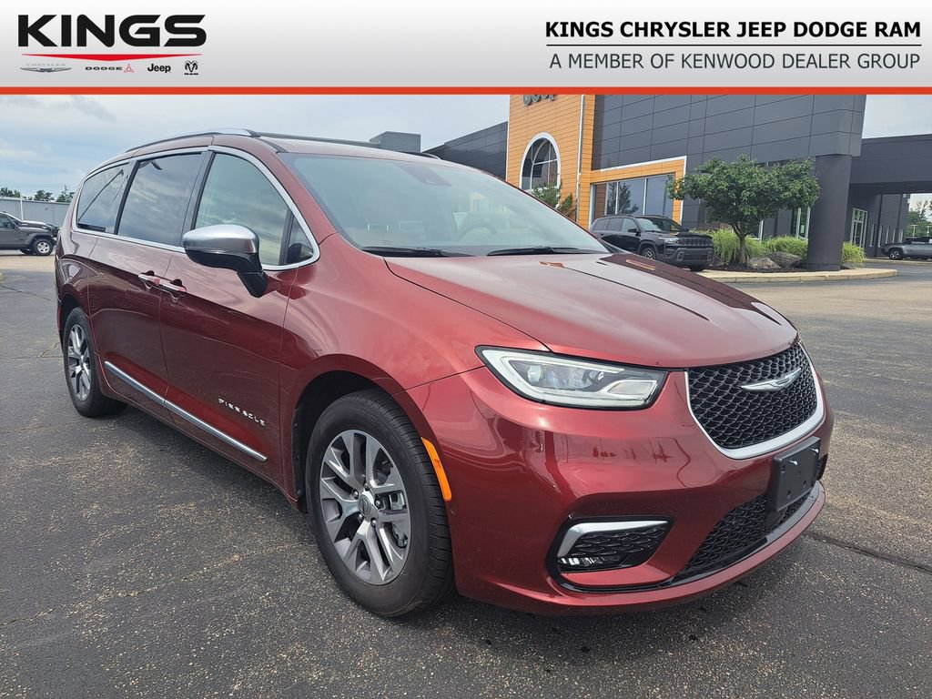 Used 2023 Chrysler Pacifica Pinnacle