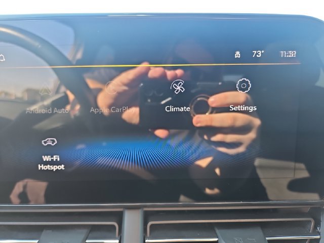 Used 2025 Chevrolet Trax RS w/ Sunroof Package FWD image 20