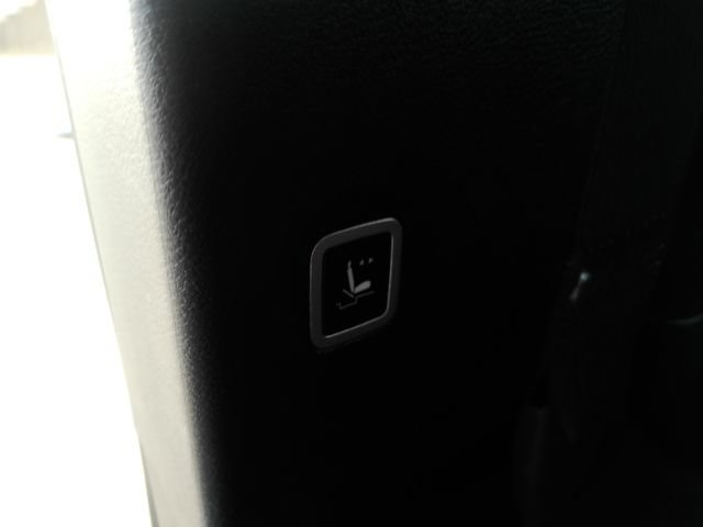 Used 2025 Chrysler Pacifica Limited FWD image 34