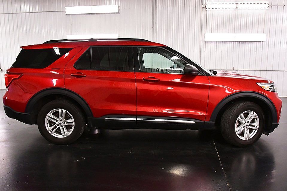 Used 2023 Ford Explorer XLT image 8
