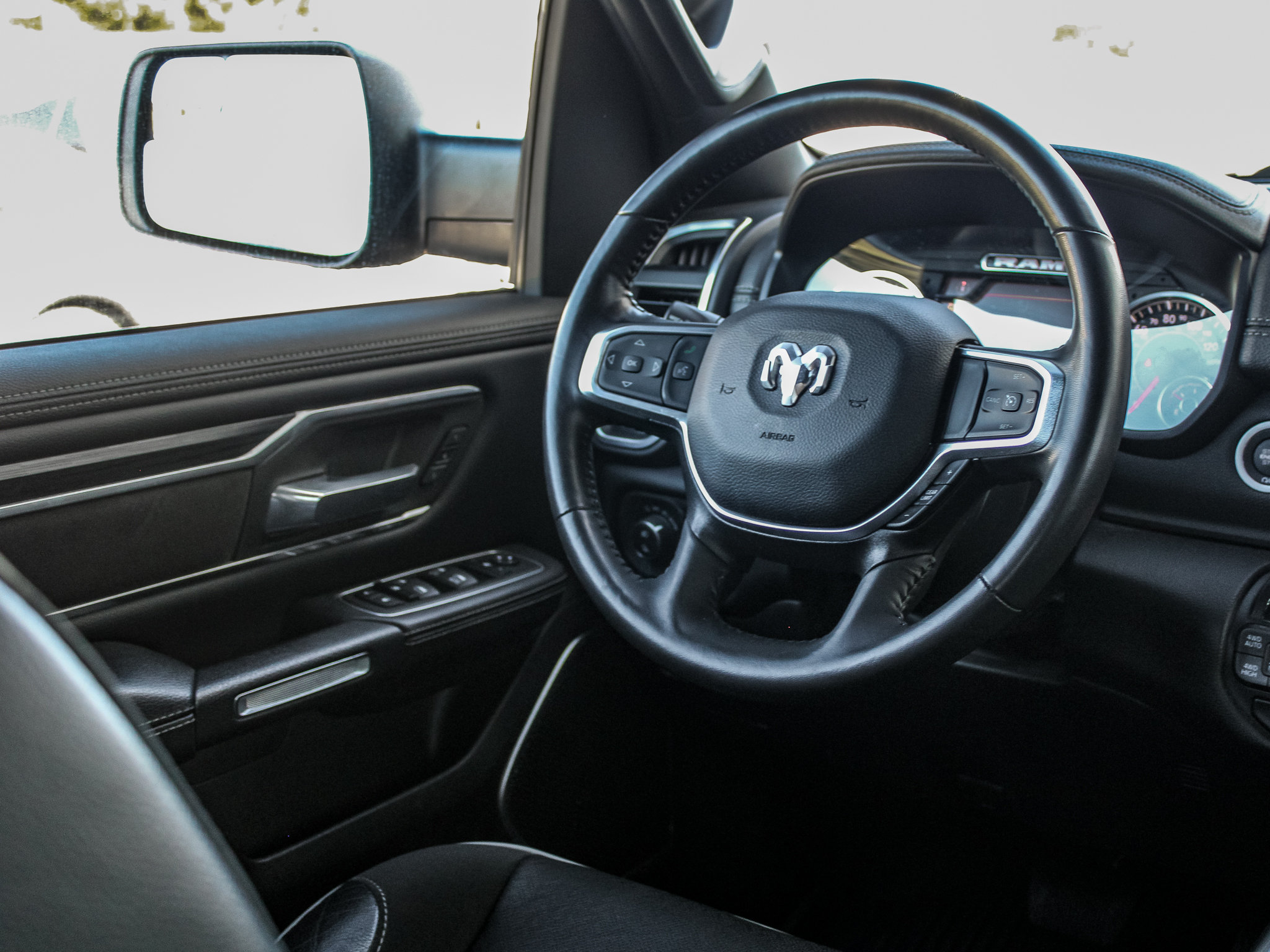 Used 2023 RAM 1500 Laramie AWD/4WD image 31