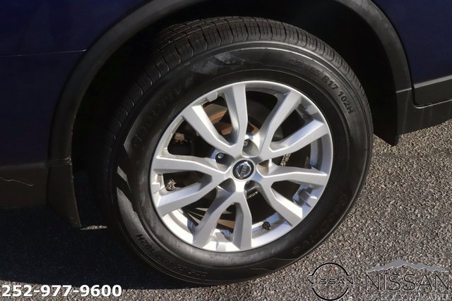 Used 2018 Nissan Rogue SV image 7