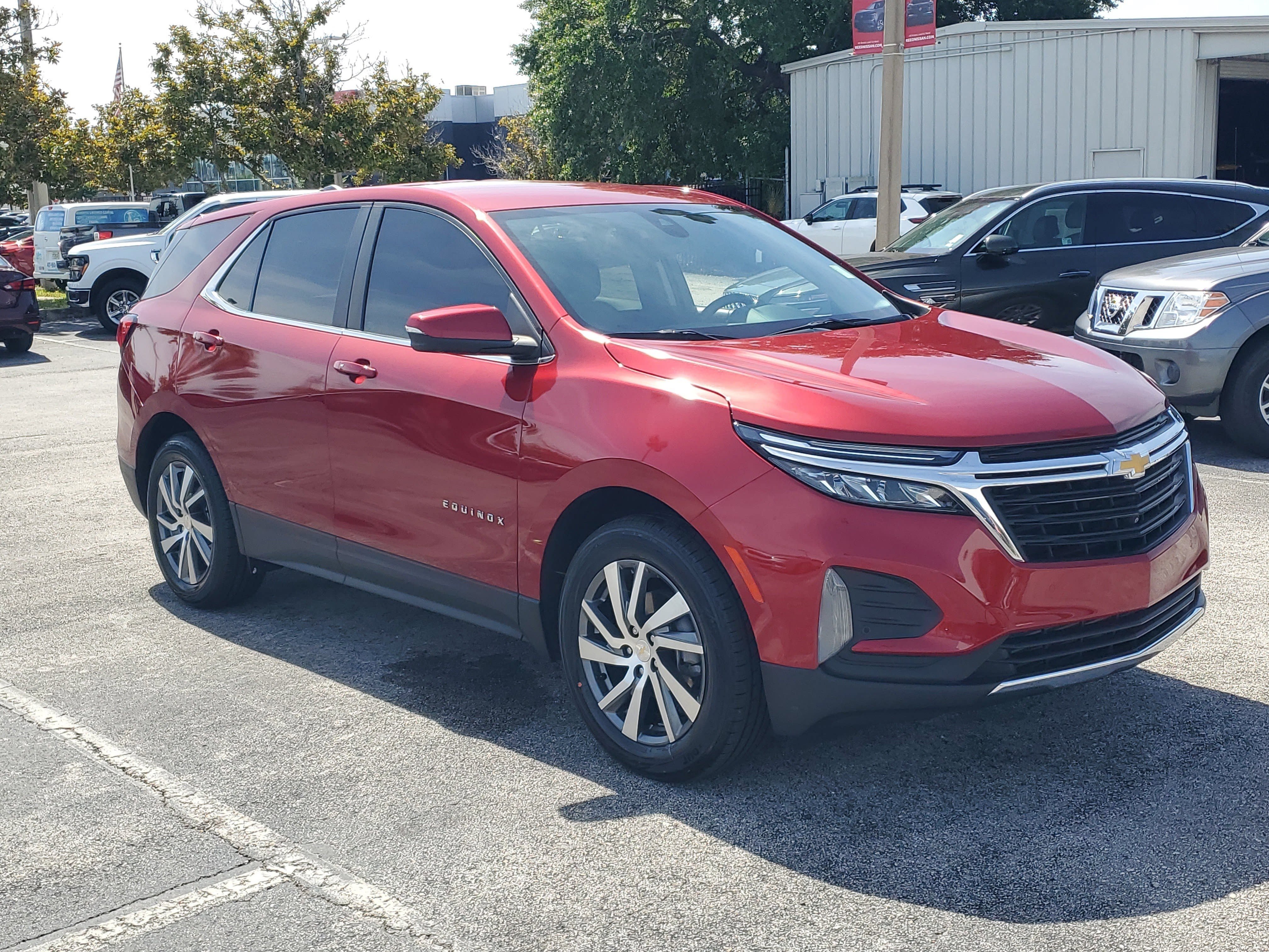Used 2024 Chevrolet Equinox LT FWD image 3