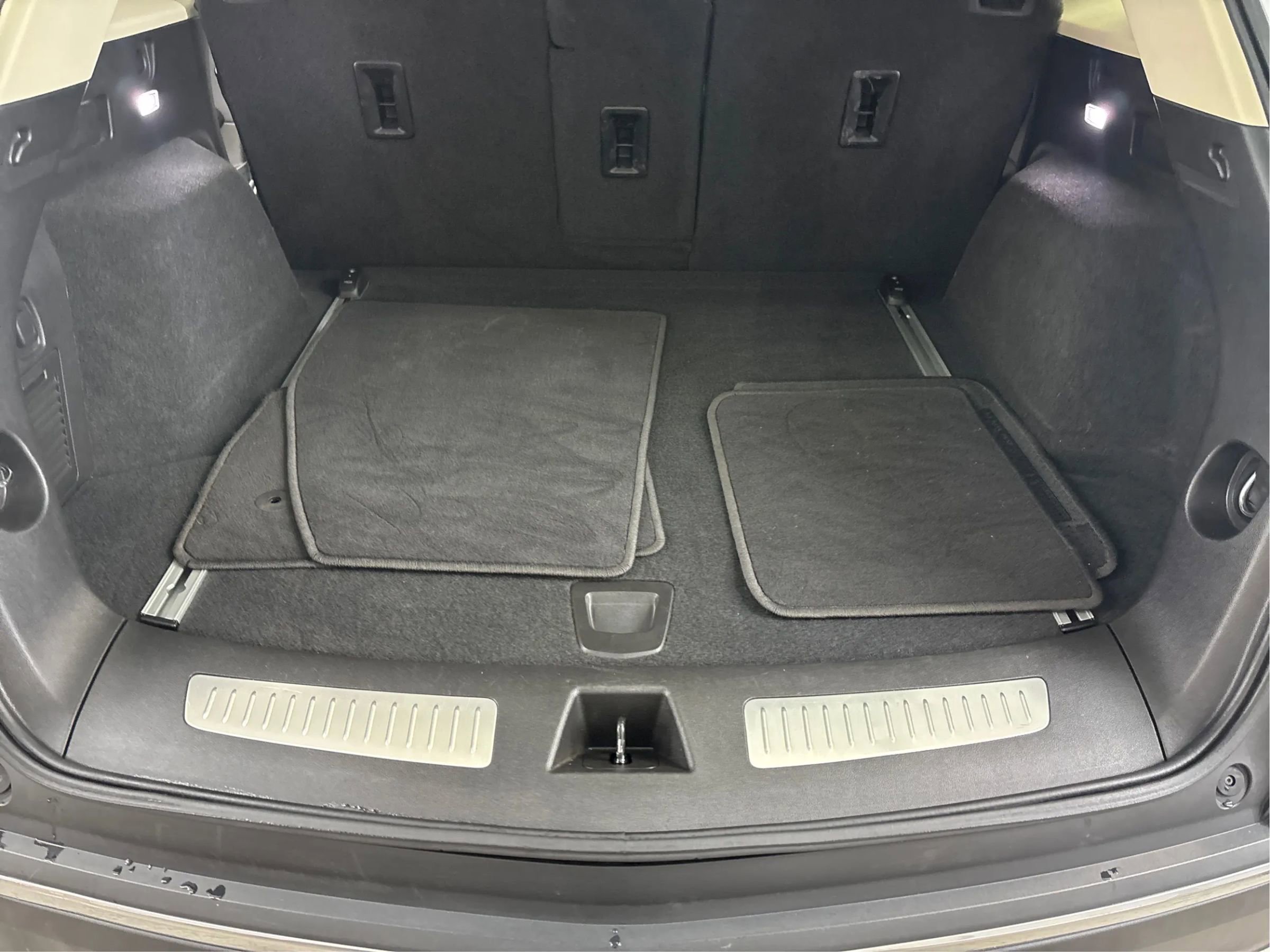 Used 2017 Cadillac XT5 Luxury image 16