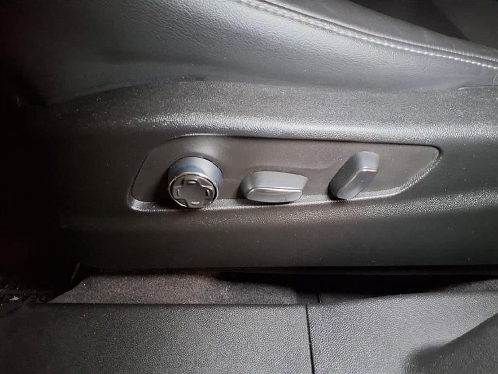 Used 2024 Cadillac XT4 Premium Luxury image 14