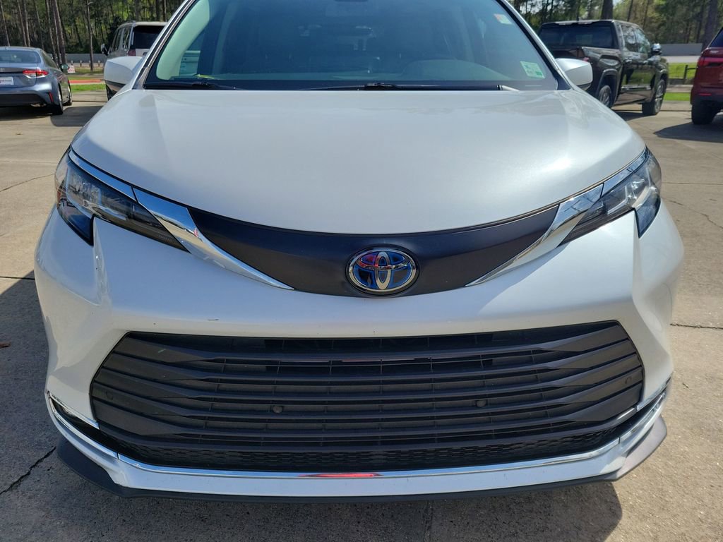 Certified 2023 Toyota Sienna XLE image 10