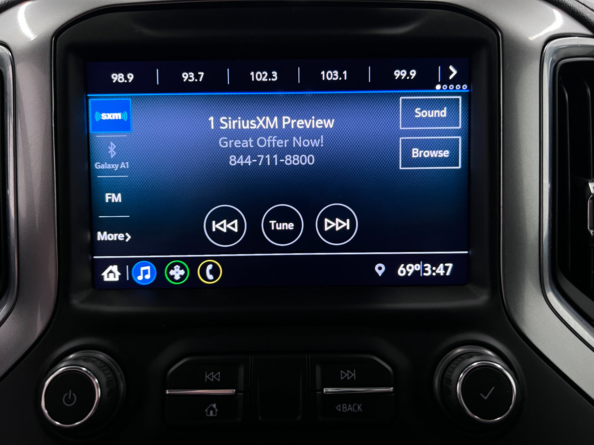 Used 2021 Chevrolet Silverado 1500 LT AWD/4WD image 17