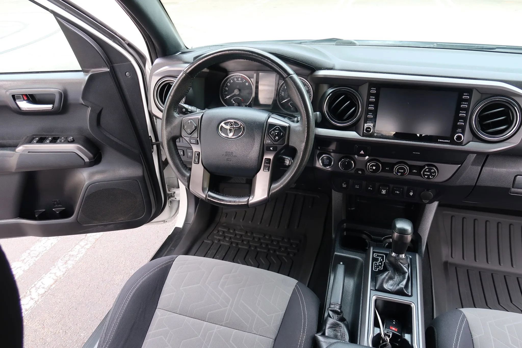 Used 2020 Toyota Tacoma TRD Sport w/ Technology Package AWD/4WD image 29