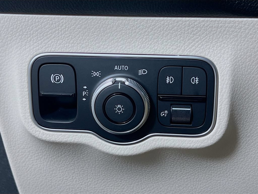 New 2026 Mercedes-Benz GLB 250 4MATIC image 10