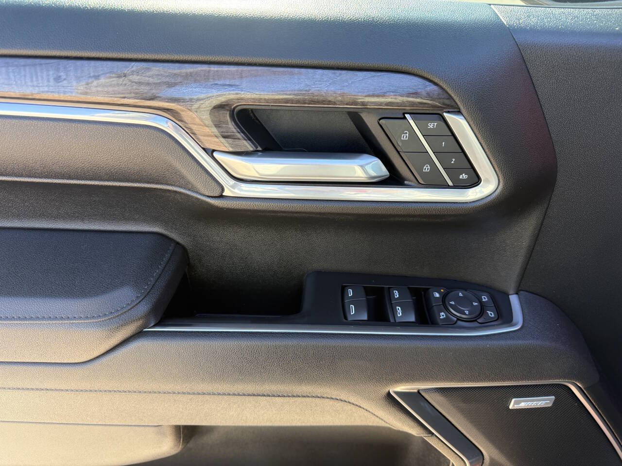 Used 2025 Chevrolet Silverado 1500 LTZ image 17