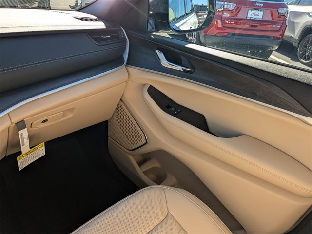 New 2026 Jeep Grand Cherokee Limited image 17