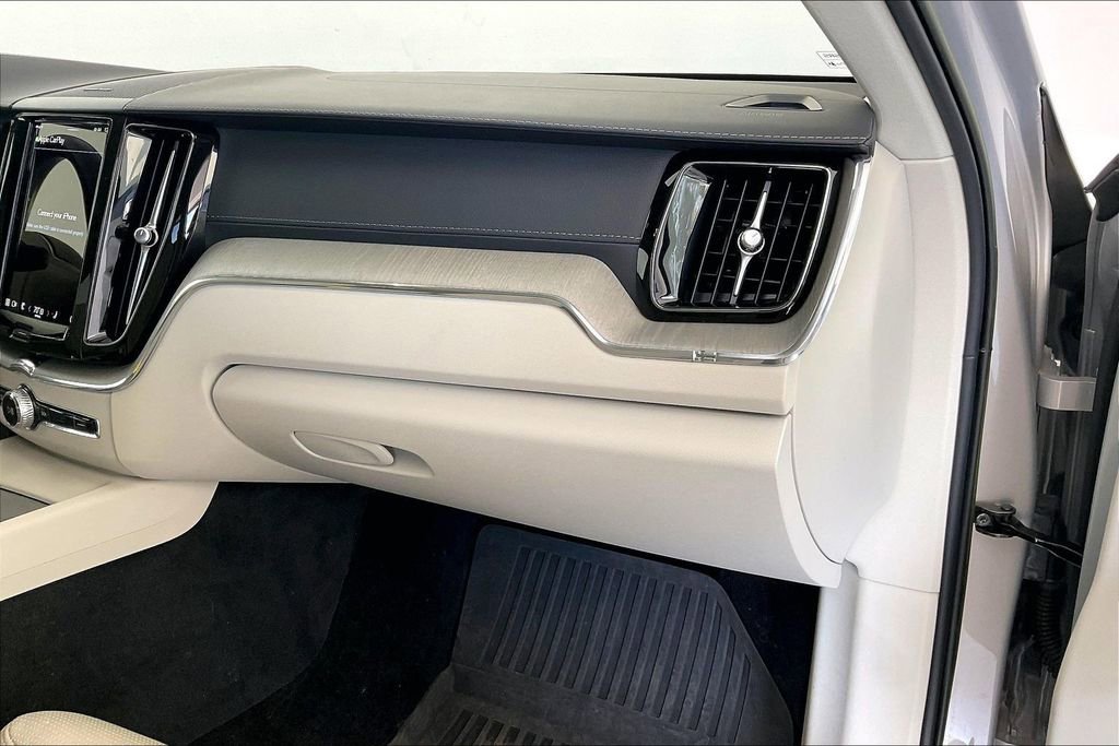 Certified 2023 Volvo XC60 B5 Ultimate w/ Climate Package image 22