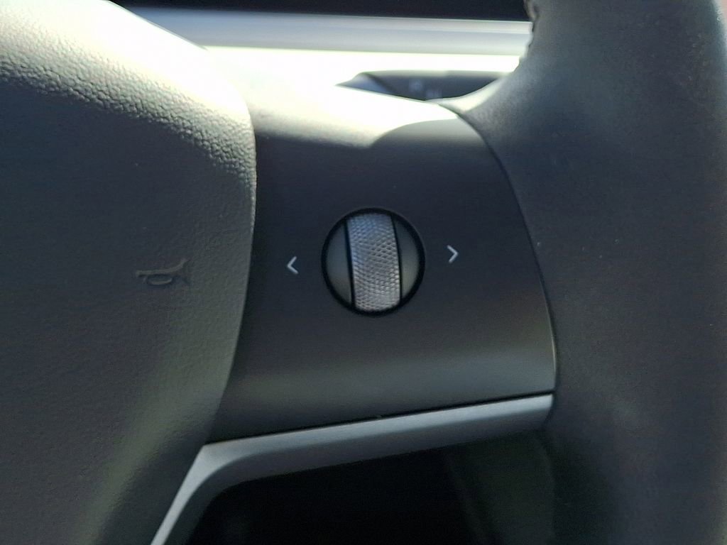 Used 2021 Tesla Model Y Long Range image 23