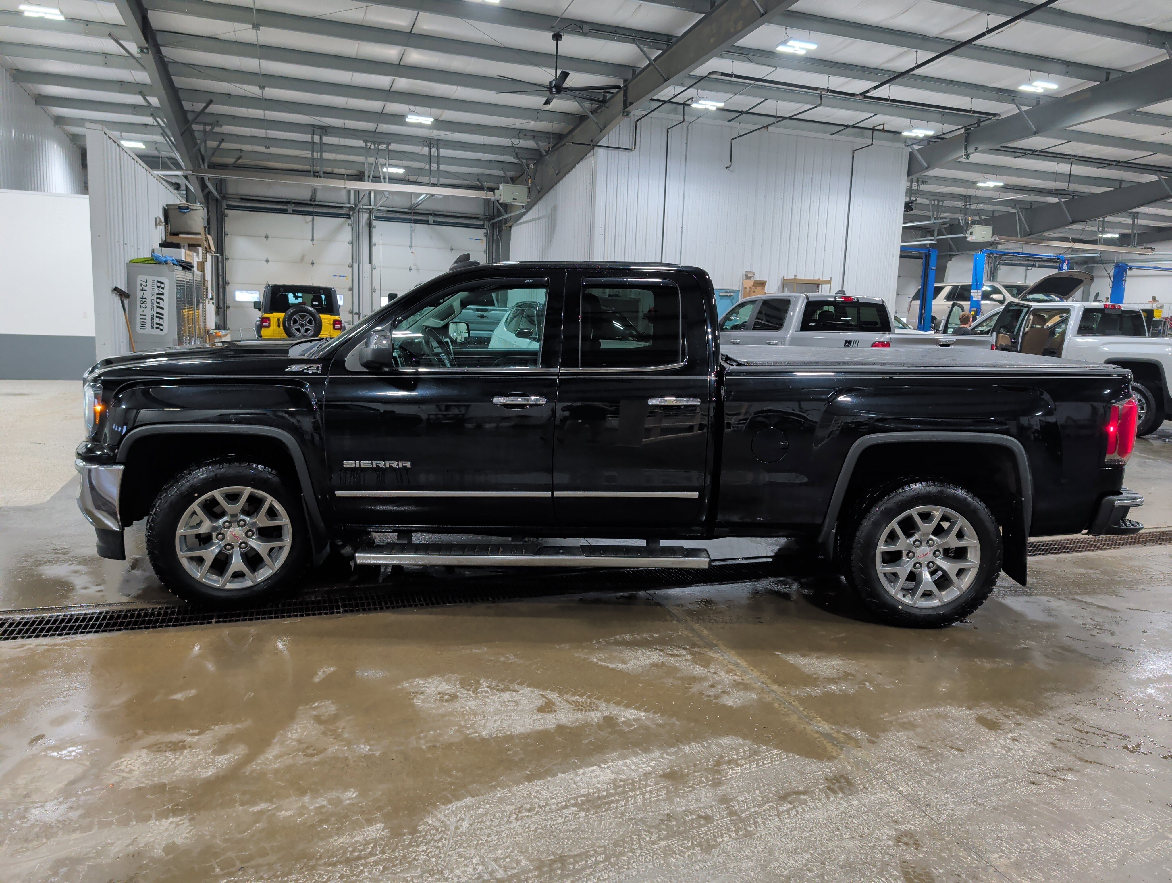 Used 2018 GMC Sierra 1500 SLT w/ SLT Premium Package image 5