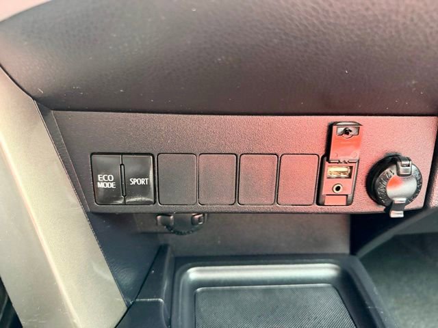 Used 2014 Toyota RAV4 XLE AWD/4WD image 38