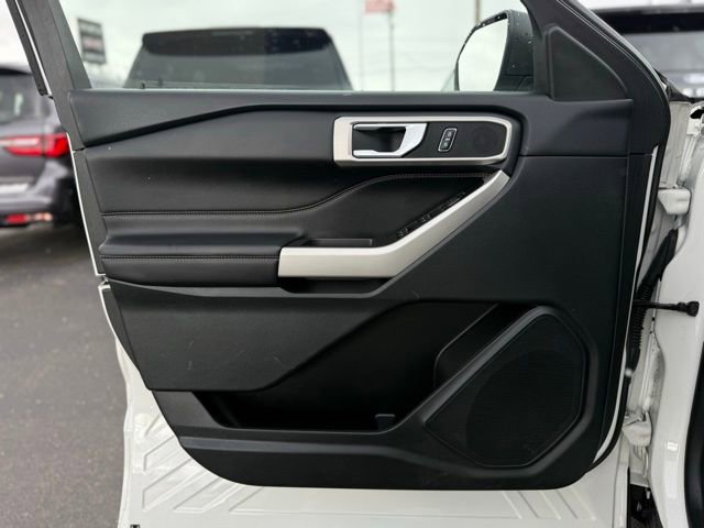 Used 2023 Ford Explorer XLT w/ Equipment Group 202A image 13