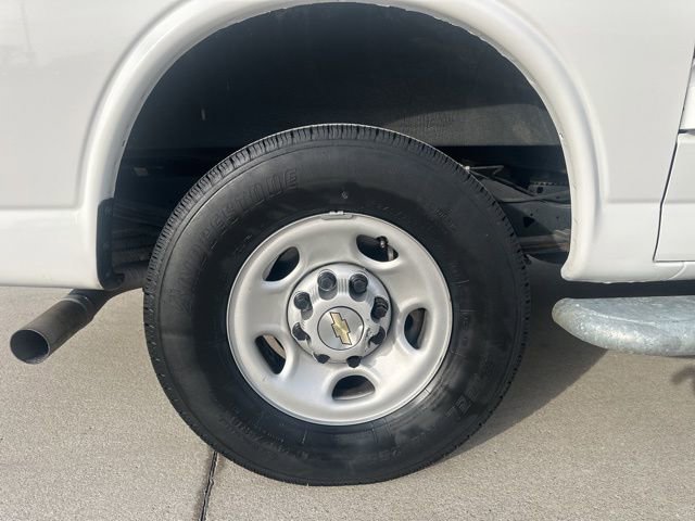 Used 2024 Chevrolet Express 2500 Work Van w/ Driver Convenience Package image 12