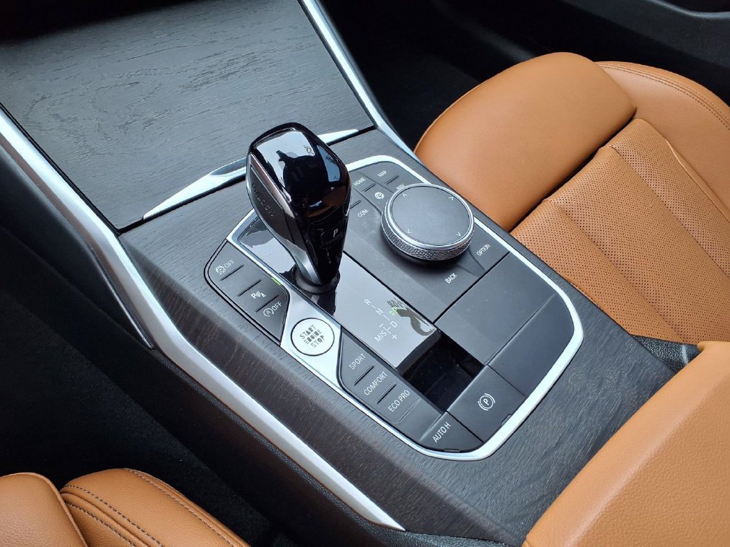 Used 2022 BMW 330i xDrive Sedan w/ Premium Package 2 AWD/4WD image 26