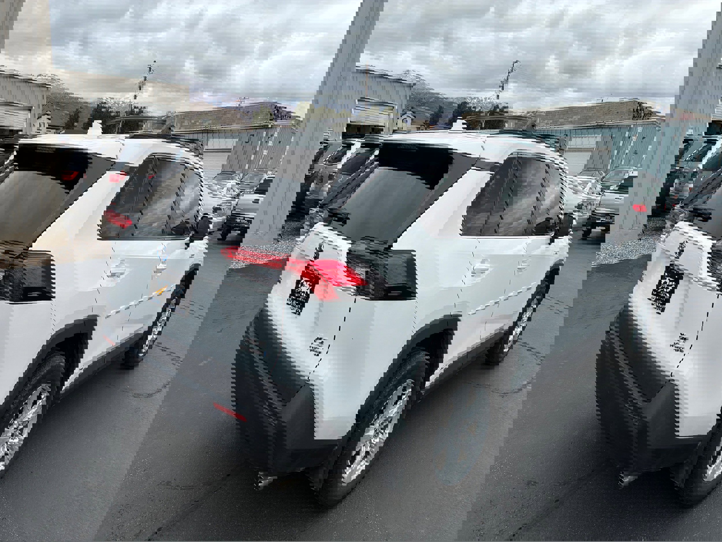 Used 2020 Toyota RAV4 XLE image 3