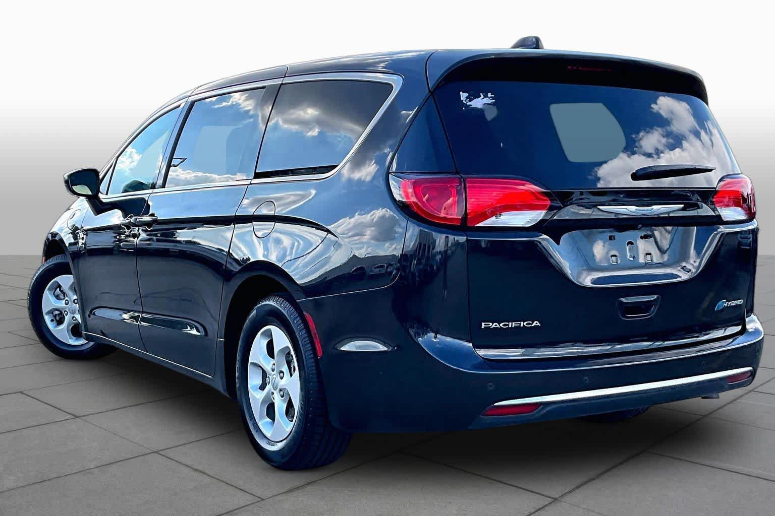 Used 2018 Chrysler Pacifica Touring Plus FWD image 12