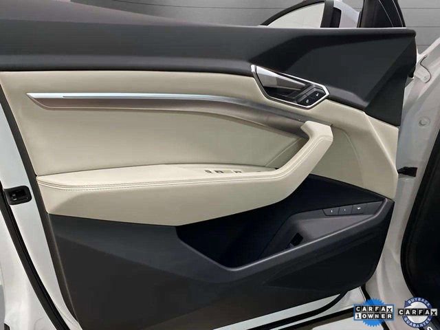 Used 2024 Audi Q8 e-tron Premium image 23