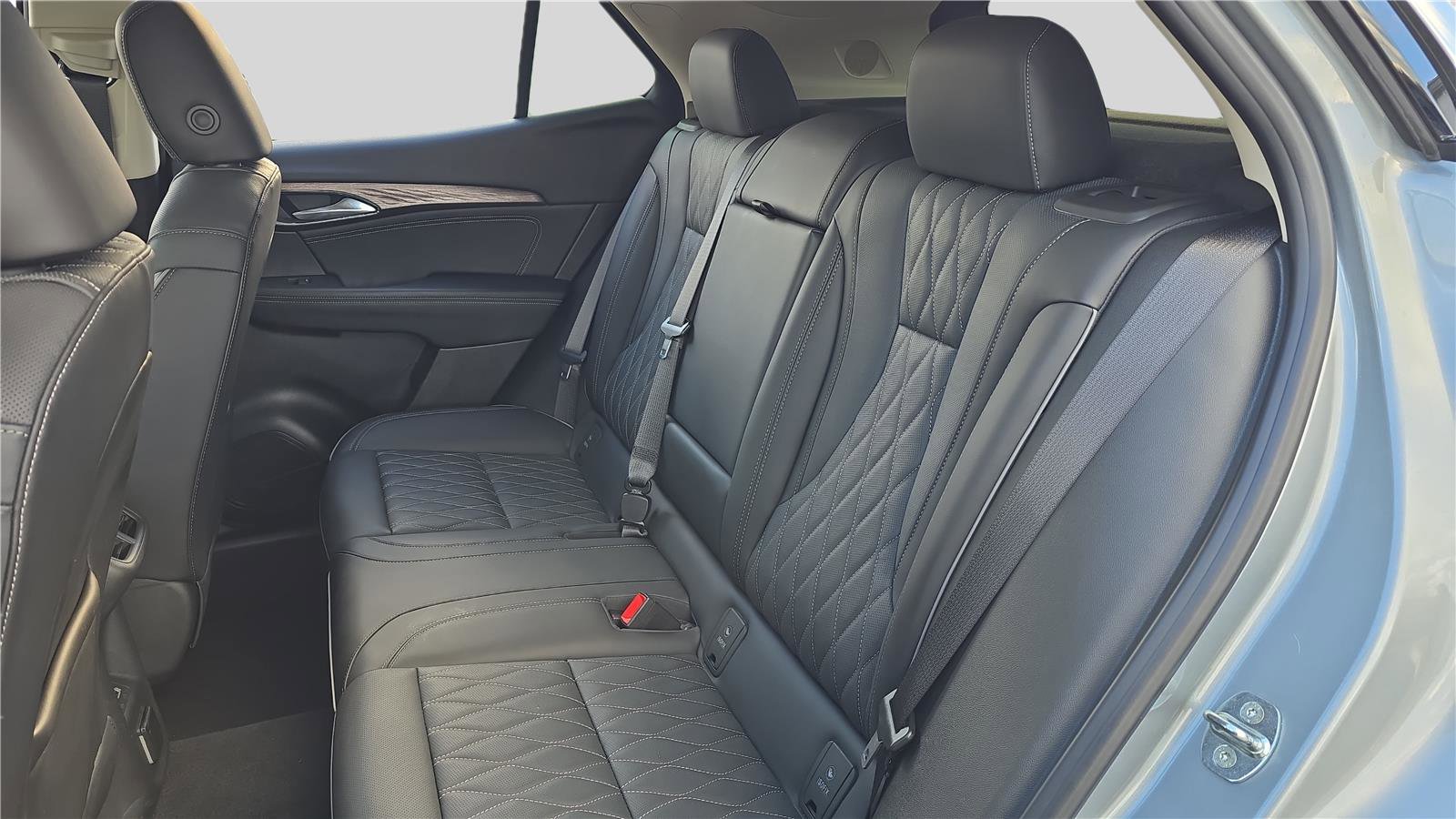 Used 2023 Buick Envision Avenir AWD/4WD image 18