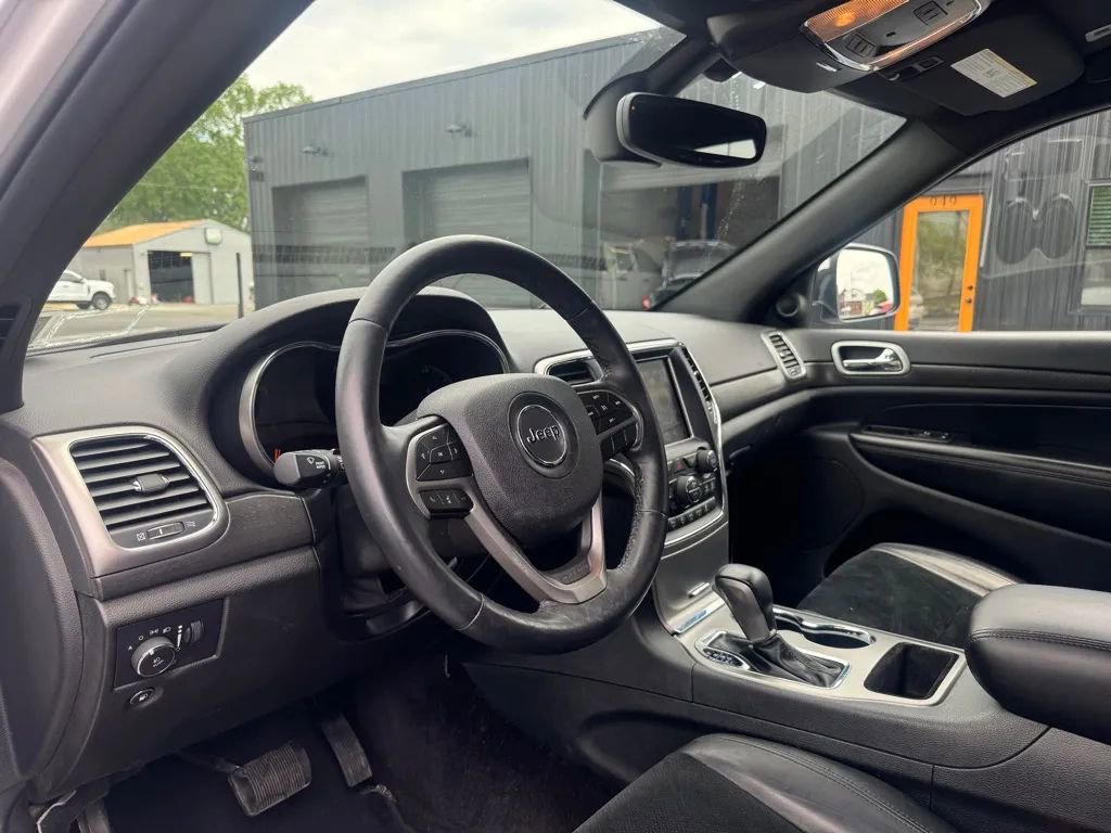 Used 2018 Jeep Grand Cherokee Altitude AWD/4WD image 5