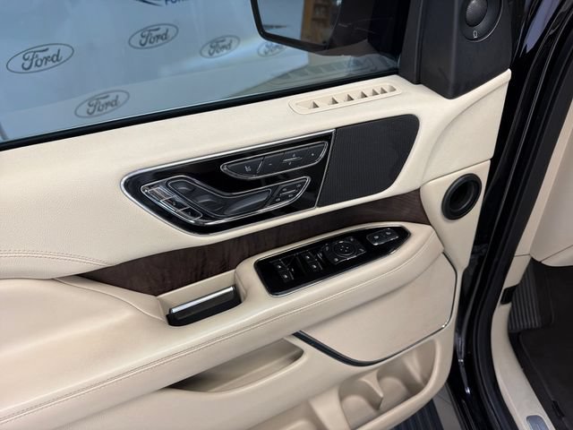 Used 2019 Lincoln Navigator Reserve AWD/4WD image 12