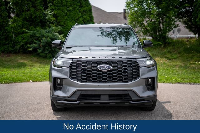 Used 2025 Ford Explorer ST-Line AWD/4WD image 2
