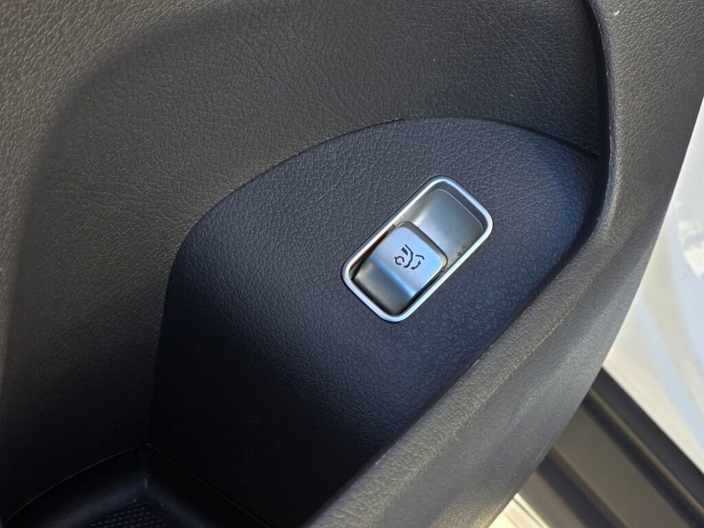 Used 2020 Mercedes-Benz GLE 350 4MATIC w/ Premium Package image 24