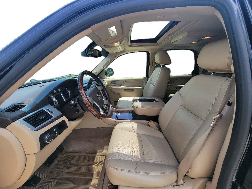 Used 2014 Cadillac Escalade Premium AWD/4WD image 5