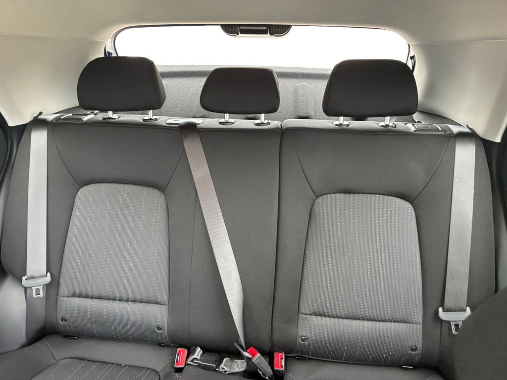 Used 2025 Hyundai Venue SE FWD image 13