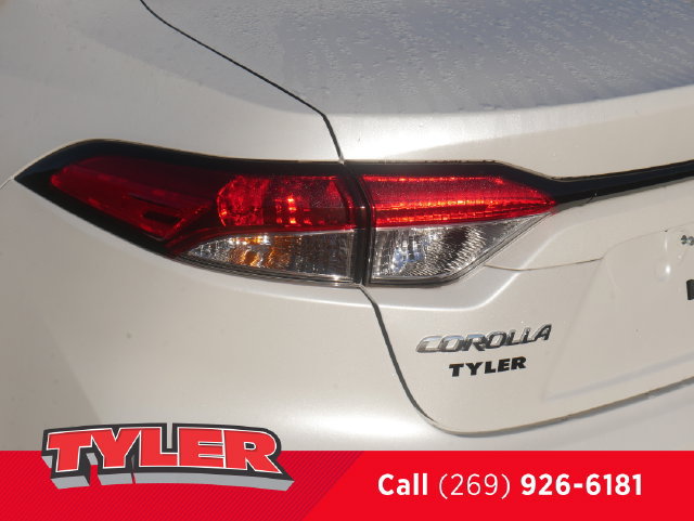 Used 2025 Toyota Corolla LE w/ LE Premium Package FWD image 12