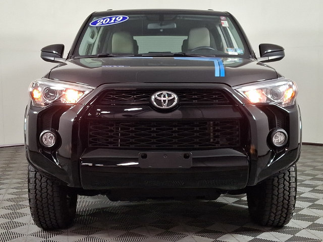 Used 2019 Toyota 4Runner SR5 AWD/4WD image 5
