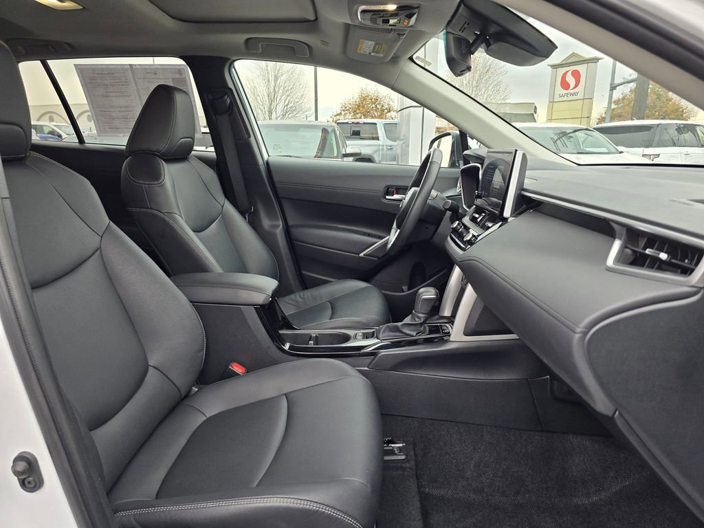 Used 2024 Toyota Corolla Cross XLE w/ Convenience Package image 12