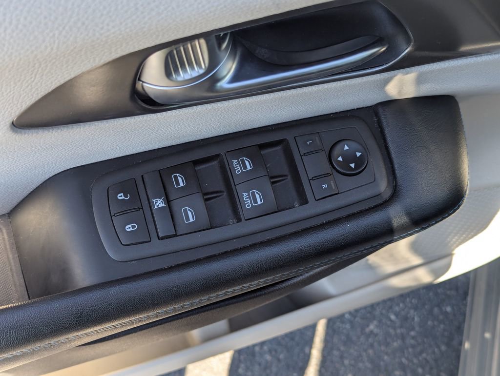 Used 2021 Chrysler Pacifica Touring image 27