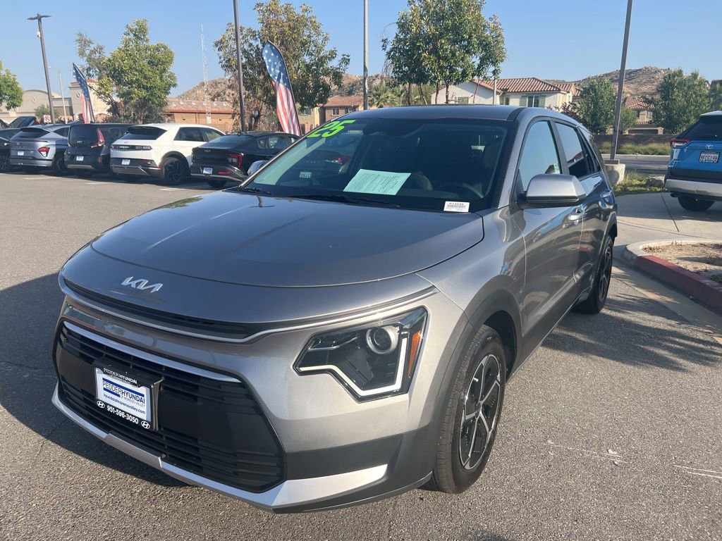Used 2025 Kia Niro LX FWD image 4