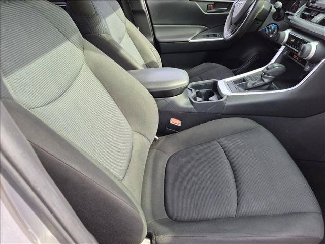 Used 2020 Toyota RAV4 LE AWD/4WD image 18