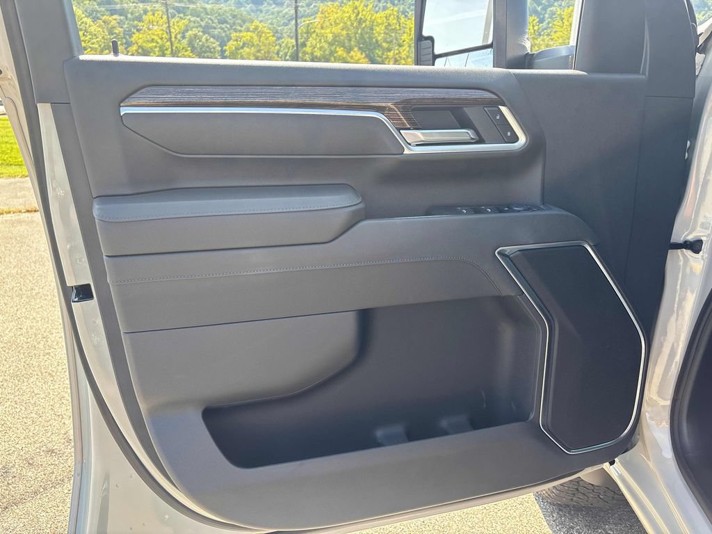 Used 2026 GMC Sierra 2500 SLE AWD/4WD image 9