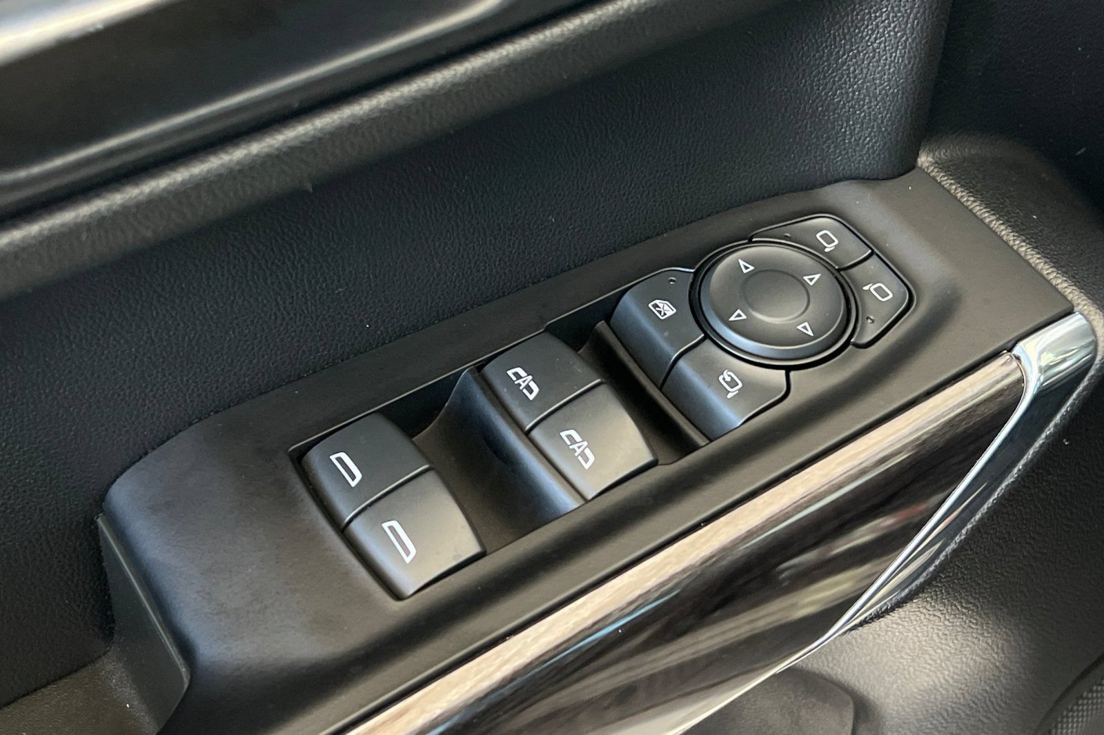 Used 2022 Chevrolet Silverado 1500 LTZ AWD/4WD image 13