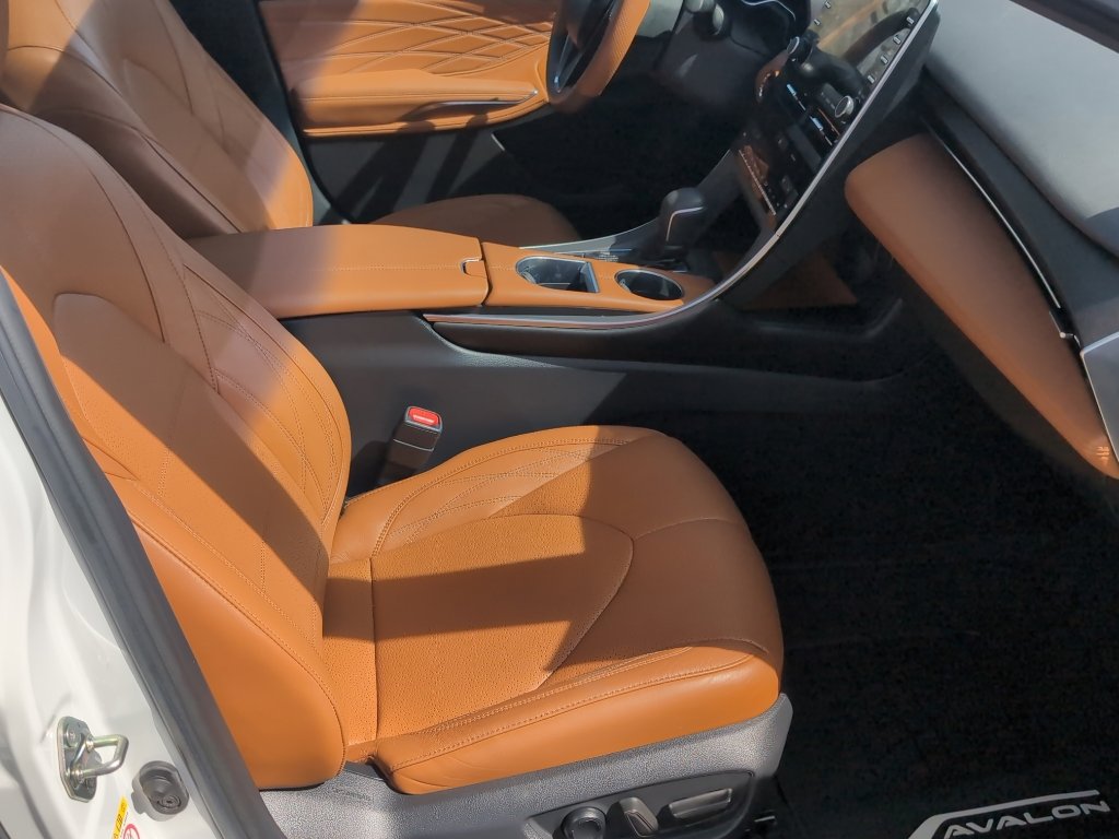 Used 2019 Toyota Avalon Limited w/ All Weather Liner Package FWD image 21