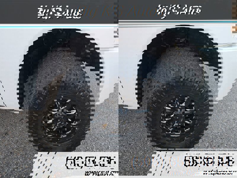 Used 2012 Nissan Titan SV w/ SV Value Truck Pkg image 11