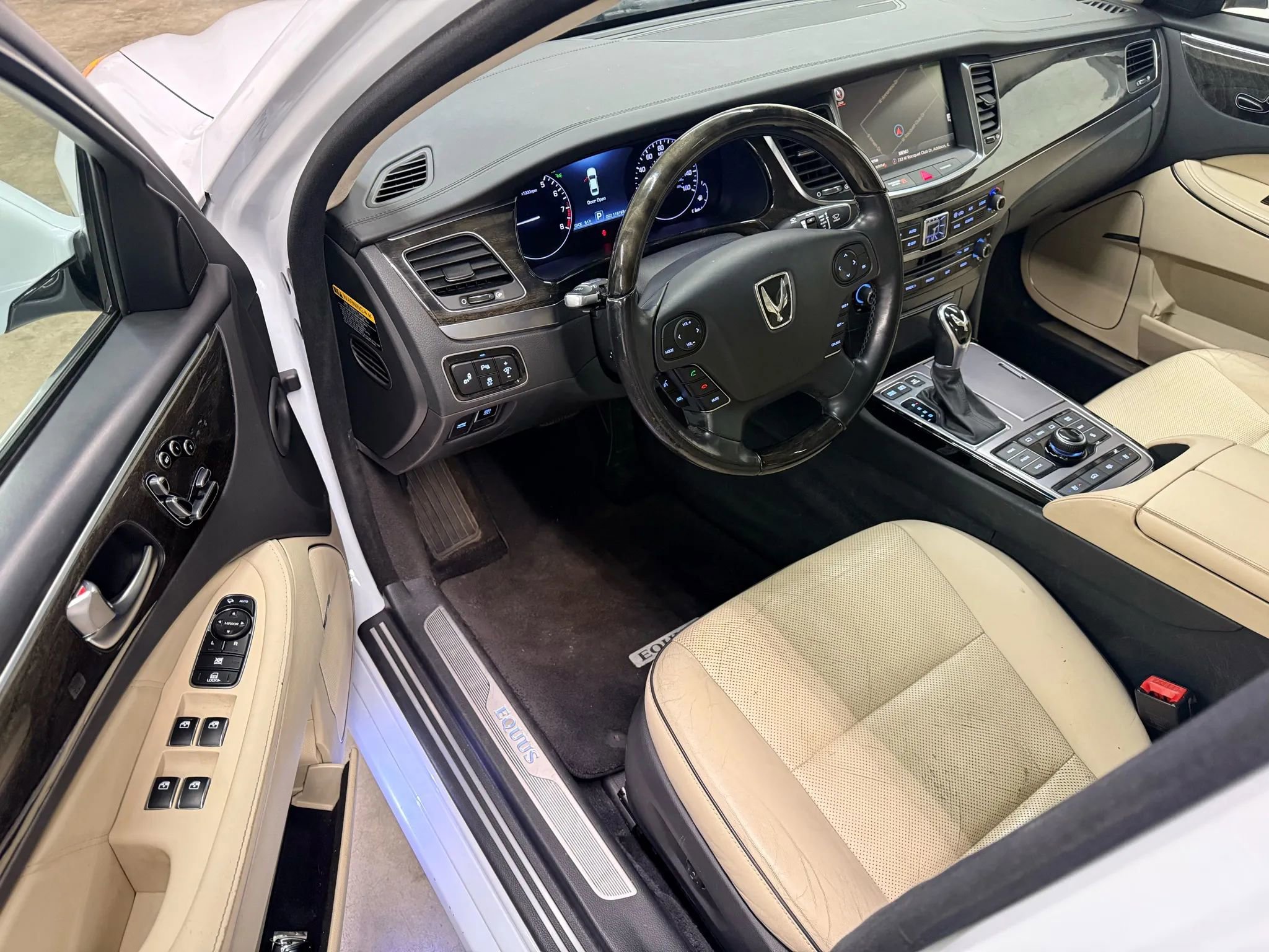 Used 2014 Hyundai Equus Signature RWD image 11