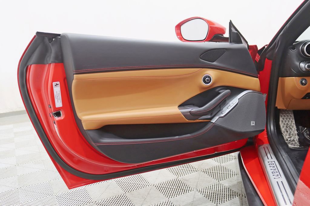 Used 2020 Ferrari Portofino RWD image 38