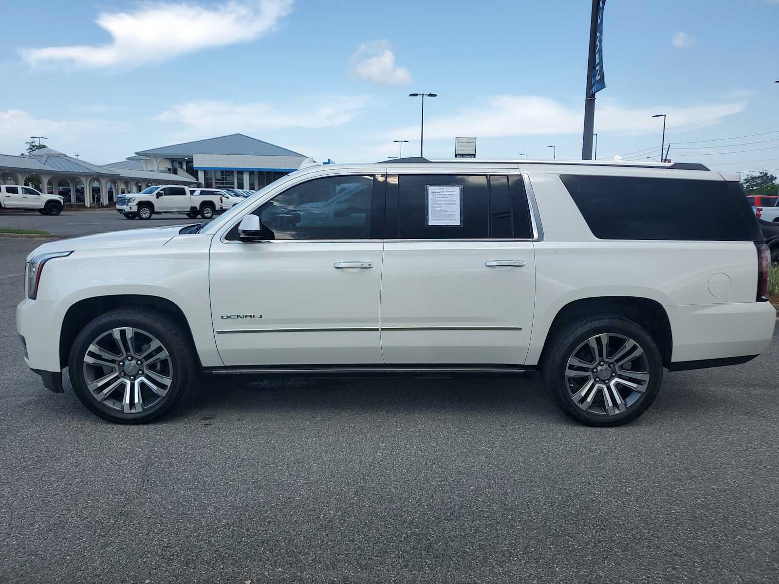 Used 2017 GMC Yukon XL Denali w/ Open Road Package AWD/4WD image 2