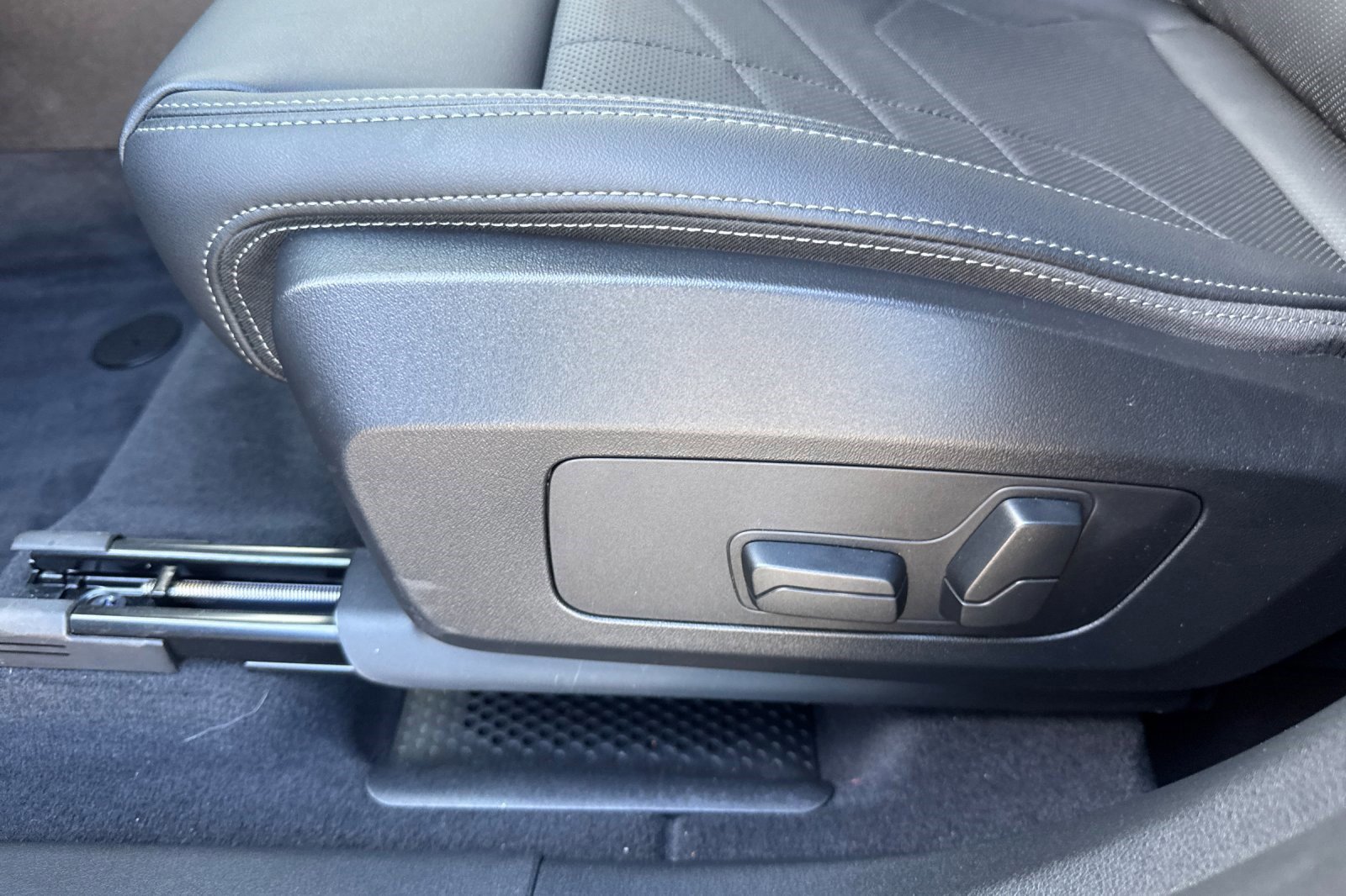 Used 2025 BMW X1 xDrive28i w/ Convenience Package image 13