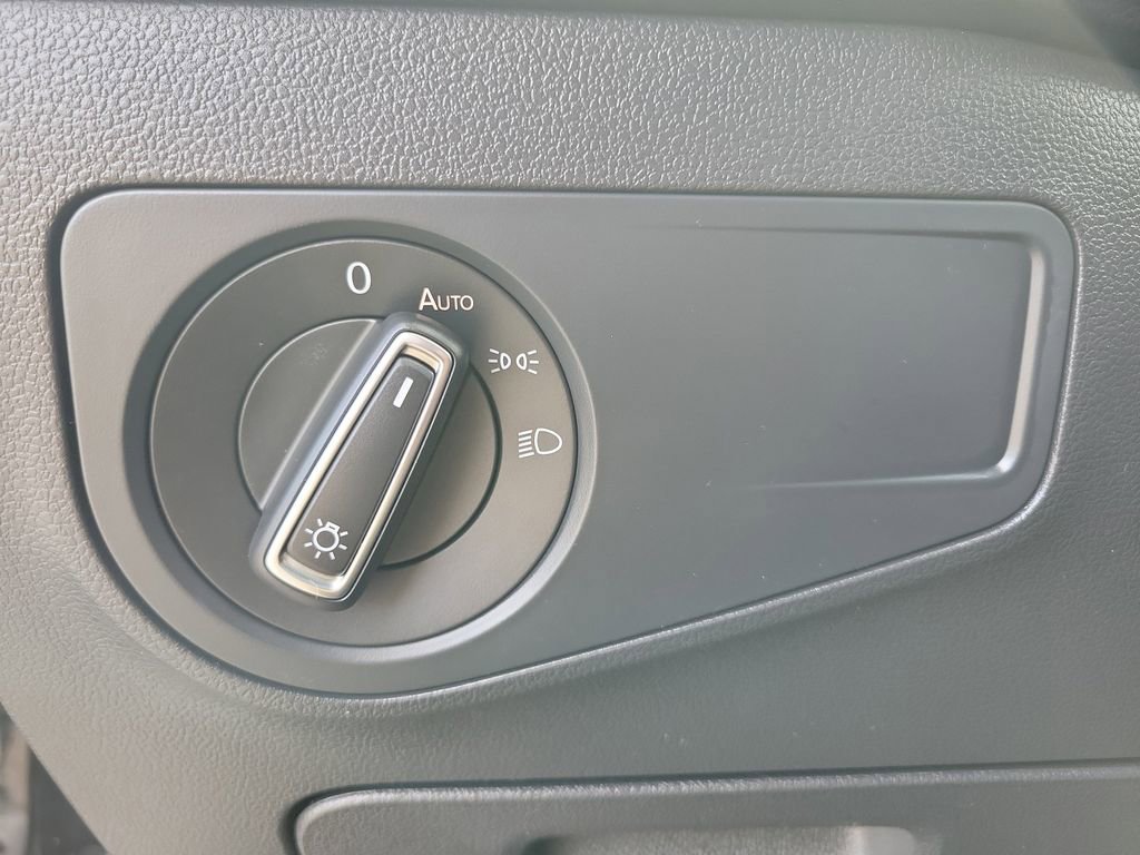 Used 2022 Volkswagen Tiguan SE R-Line image 28