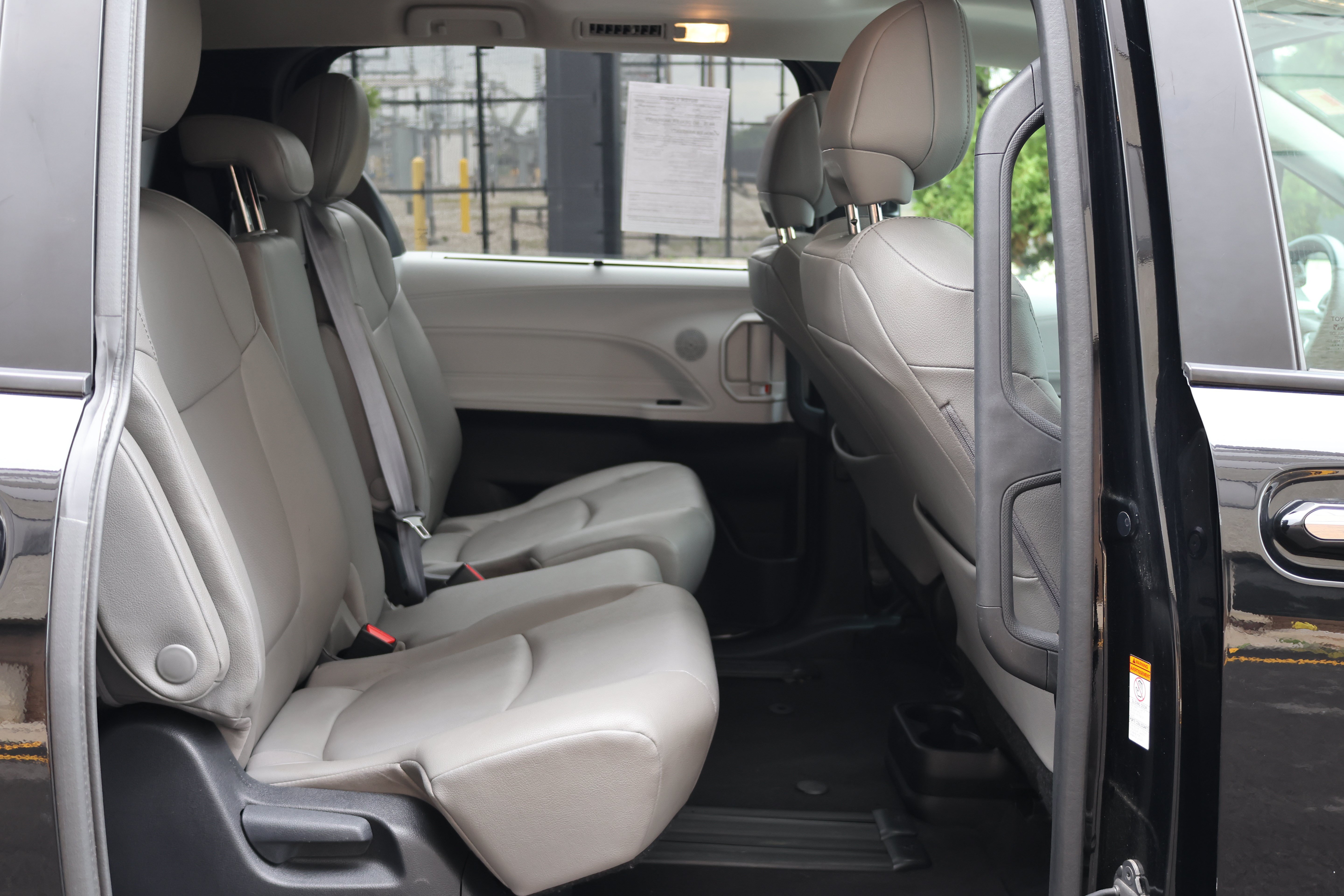 Certified 2025 Toyota Sienna XLE FWD image 19