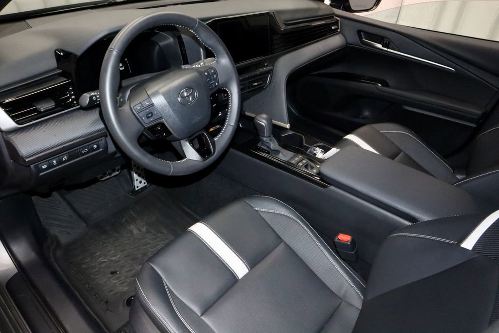 Used 2025 Toyota Camry SE image 24
